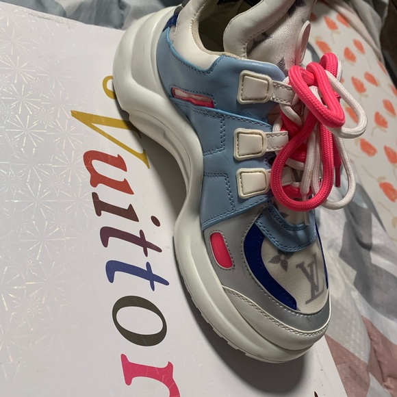 Only worn 1x need to be wiped off. - Picture 4 of 5